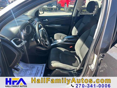 Used 2016 Dodge Journey SE w/ Flexible Seating Group image 9