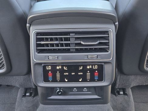 Used 2023 Audi Q7 3.0T Prestige image 38