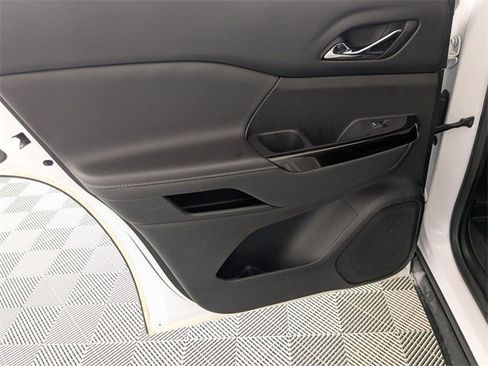 Used 2023 GMC Acadia AT4 w/ Technology Package image 31