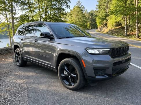 Certified 2024 Jeep Grand Cherokee L Altitude AWD/4WD image 1