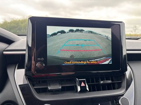Used 2025 Toyota Corolla Cross LE AWD/4WD image 17