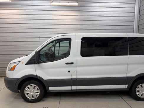 Used 2015 Ford Transit 150 XLT RWD image 3