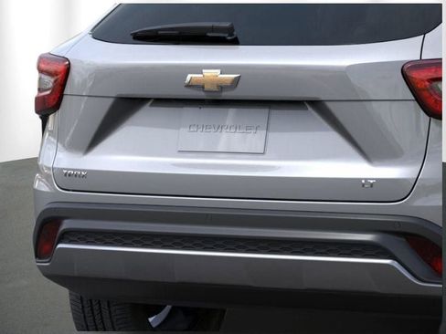New 2026 Chevrolet Trax LT w/ Driver Confidence Package FWD image 17