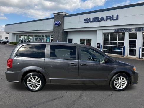 Used 2018 Dodge Grand Caravan SXT image 8