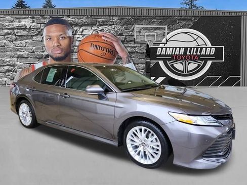 Certified 2018 Toyota Camry XLE image 1