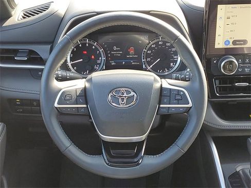 Used 2023 Toyota Highlander XSE image 15