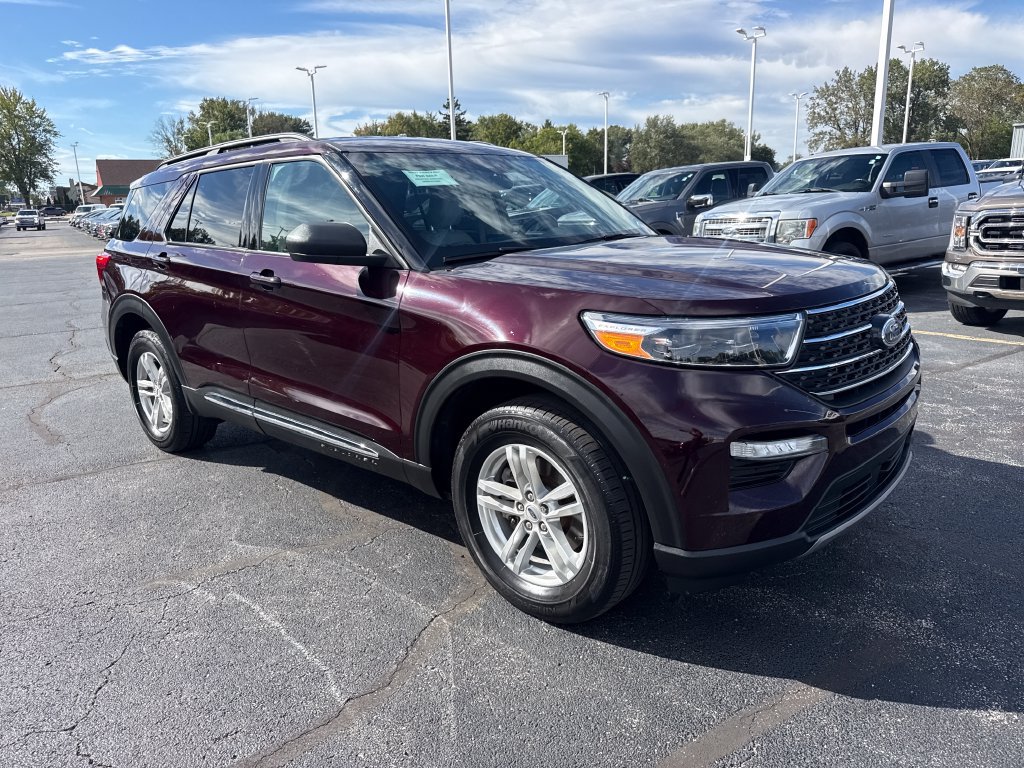 Used 2023 Ford Explorer XLT w/ Equipment Group 202A AWD/4WD image 4