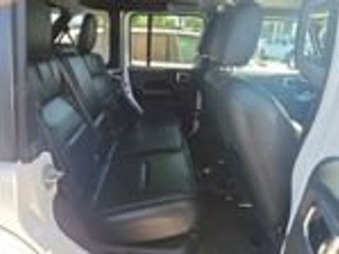 Used 2022 Jeep Wrangler Unlimited Sahara AWD/4WD image 31