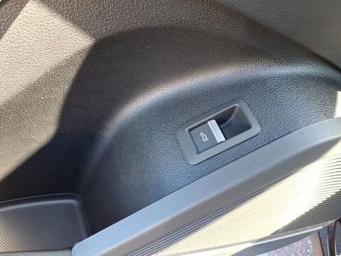 Used 2025 Audi SQ5 Premium Plus w/ Premium Plus Package image 24