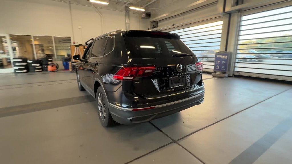 Certified 2023 Volkswagen Tiguan SE w/ Panoramic Sunroof Package AWD/4WD image 8