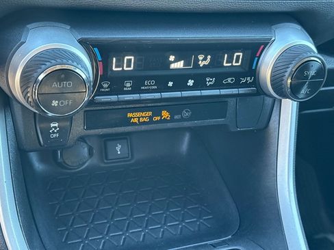 Used 2022 Toyota RAV4 LE image 23