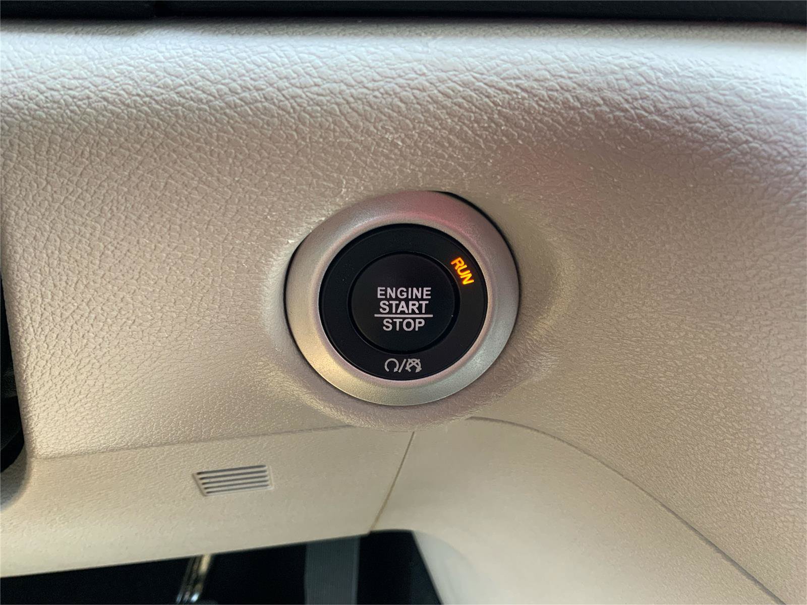 Used 2024 Chrysler Pacifica Touring-L FWD image 35