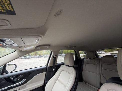 New 2026 Lincoln Corsair Premiere image 22