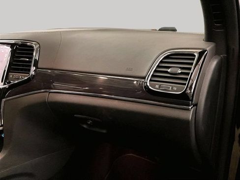 Used 2020 Jeep Grand Cherokee Overland AWD/4WD image 15
