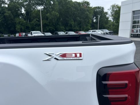 New 2026 GMC Sierra 2500 SLT w/ SLT Premium Package AWD/4WD image 9