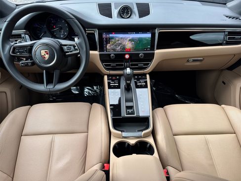 Used 2025 Porsche Macan image 6