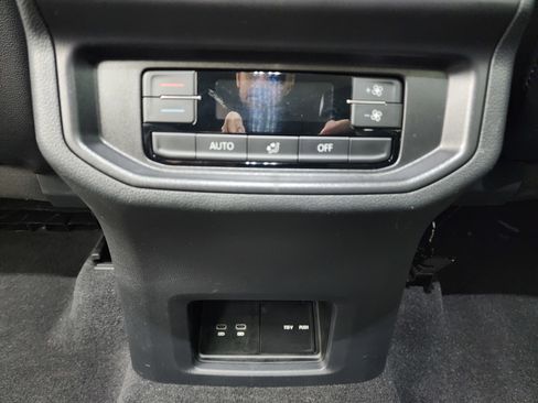 Used 2025 Volkswagen Atlas SE image 36