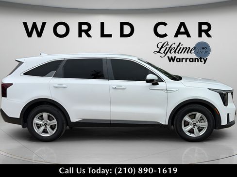 Used 2025 Kia Sorento LX FWD image 8