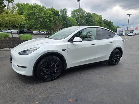 Used 2021 Tesla Model Y Long Range AWD/4WD image 3