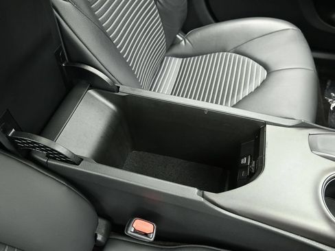 Used 2024 Toyota Camry SE w/ Convenience Package FWD image 36