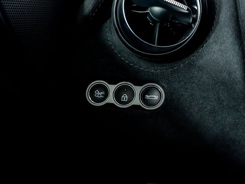 Used 2024 McLaren 750S image 46