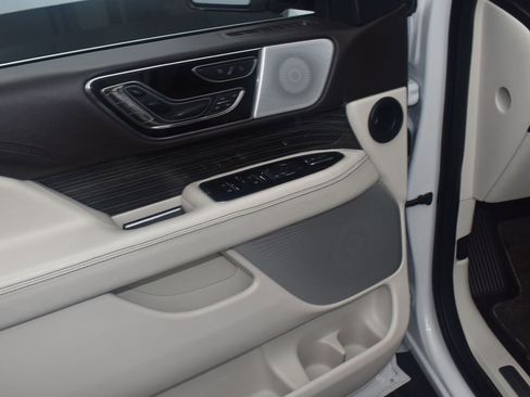 Certified 2022 Lincoln Navigator Black Label image 9