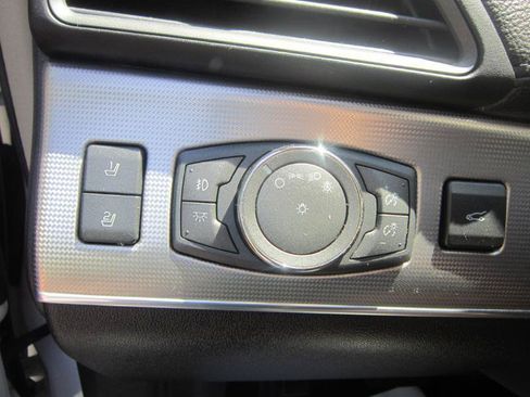 Used 2015 Lincoln MKX AWD w/ Equipment Group 102A image 30