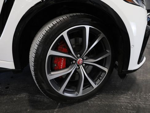 Used 2023 Jaguar F-PACE SVR image 10