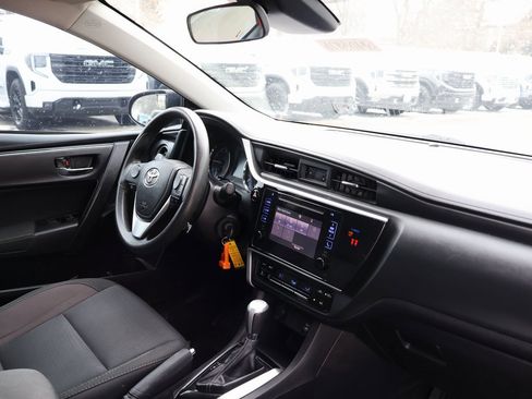 Used 2019 Toyota Corolla LE w/ LE Premium Package w/Moonroof image 31