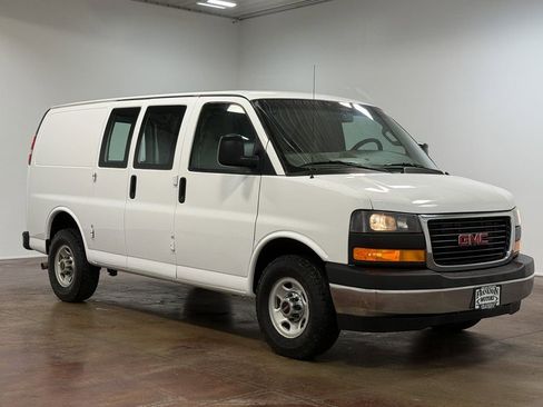 Used 2017 GMC Savana 2500 image 25