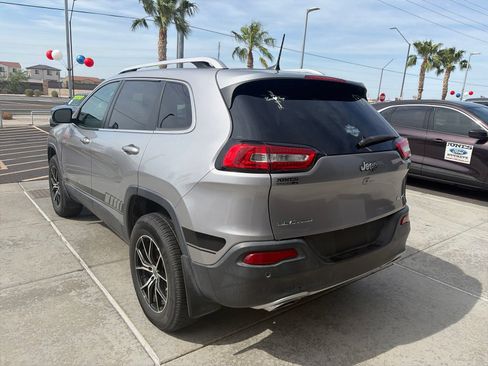 Used 2018 Jeep Cherokee Limited AWD/4WD image 4