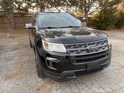Used 2018 Ford Explorer XLT w/ Equipment Group 202A image 4