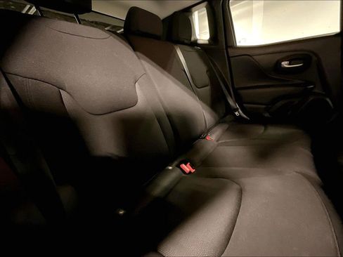 Used 2023 Jeep Renegade Latitude image 35