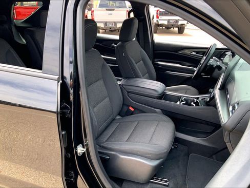 Used 2025 Chevrolet Traverse LT FWD image 8