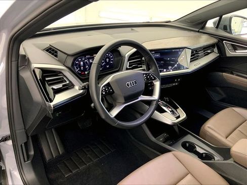 Used 2023 Audi Q4 e-tron Premium Plus w/ Premium Plus AWD/4WD image 4