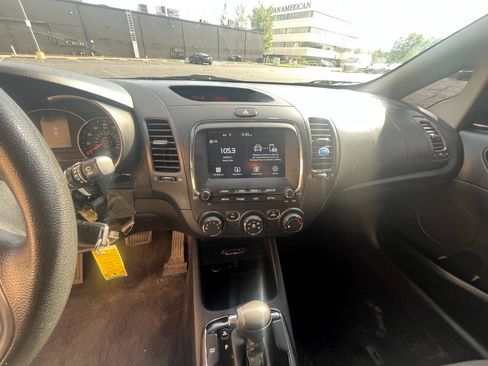Used 2018 Kia Forte LX w/ LX Popular Package image 13