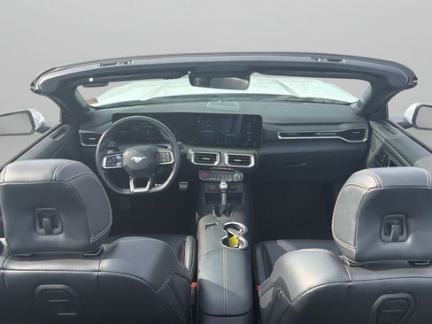 Used 2025 Ford Mustang GT Premium RWD image 39
