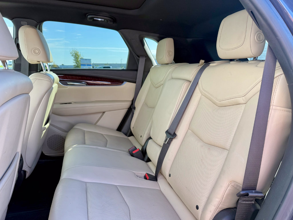 Used 2018 Cadillac XT5 Luxury w/ Driver Awareness Package AWD/4WD image 12