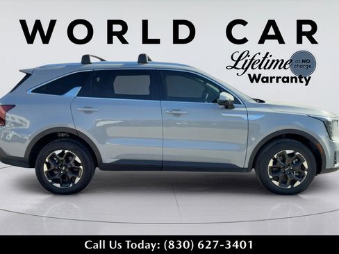 Used 2025 Kia Sorento S AWD/4WD image 2
