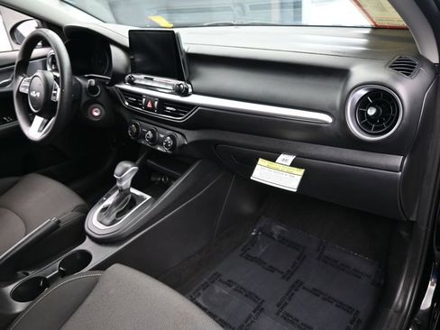 Used 2023 Kia Forte LXS w/ LXS Technology Package image 39