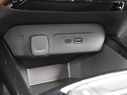 Used 2025 Chevrolet Trax RS w/ Driver Confidence Package image 24