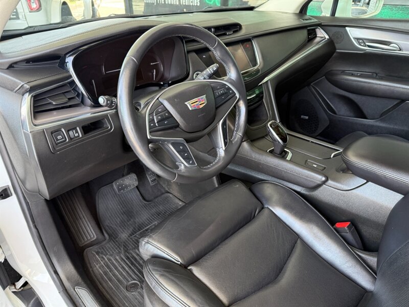 Used 2017 Cadillac XT5 Luxury w/ Driver Awareness Package FWD image 17