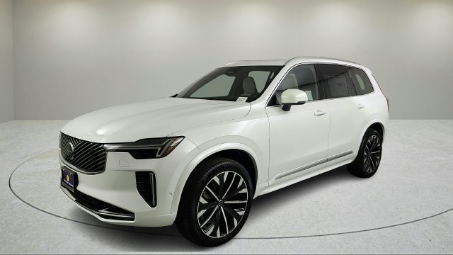 Used 2026 Volvo XC90 B6 Plus w/ Protection Package AWD/4WD image 8