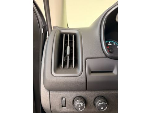 Used 2022 Chevrolet Colorado LT w/ LT Convenience Package AWD/4WD image 8