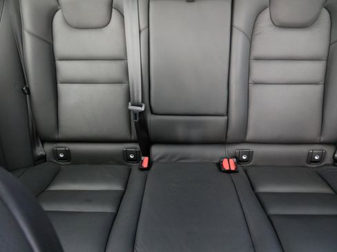 Used 2025 Volvo V60 B5 Cross Country Plus image 13