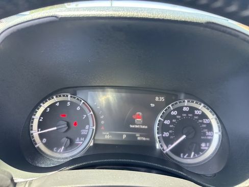 Used 2023 Toyota Highlander LE FWD image 11