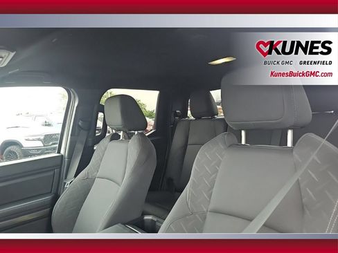 Used 2024 Toyota Tacoma SR5 AWD/4WD image 14