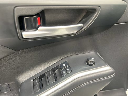 Used 2021 Toyota Highlander XLE AWD/4WD image 13