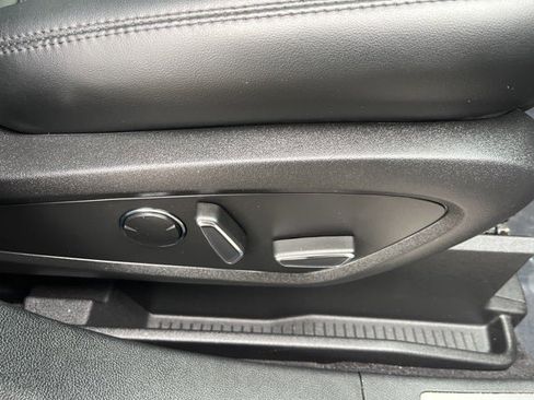 Used 2023 Lincoln Nautilus Reserve image 22