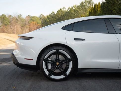 Used 2022 Porsche Taycan image 11